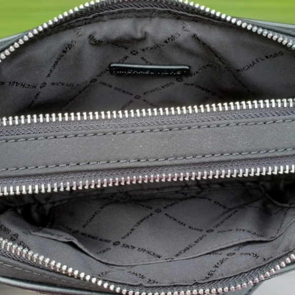 Michael Kors Kenly SM Crossbody Black - Picture 3 of 6